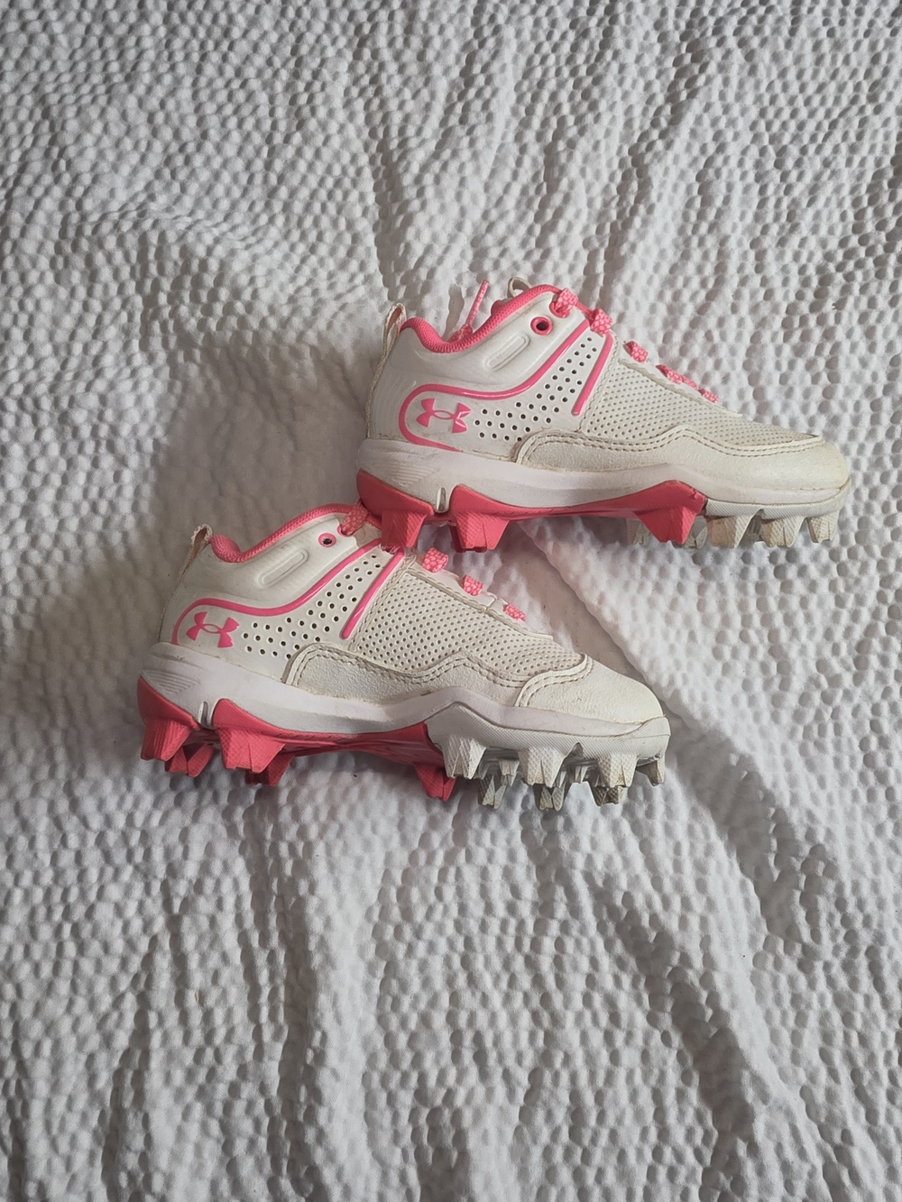 Under Armour Pink and White Kids' Softball Cleats - Picture 4 of 7
